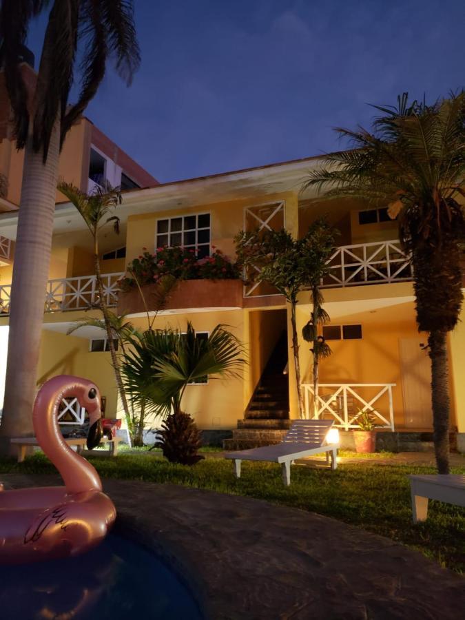 Las Palmeras De Huanchaco Exterior photo